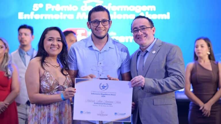 Madson Alan Santana Silva foi premiado na 5ª edição do Prêmio de Enfermagem Magdalena Akemi. É a terceira vez que profissionais da UPA de Araguaína recebem a honraria. (Foto: Coren-TO)